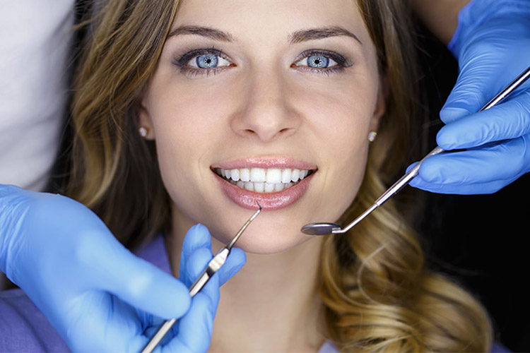 quarree-dental-hamburg-wandsbek-aesthetische-zahnheilkunde-mobil